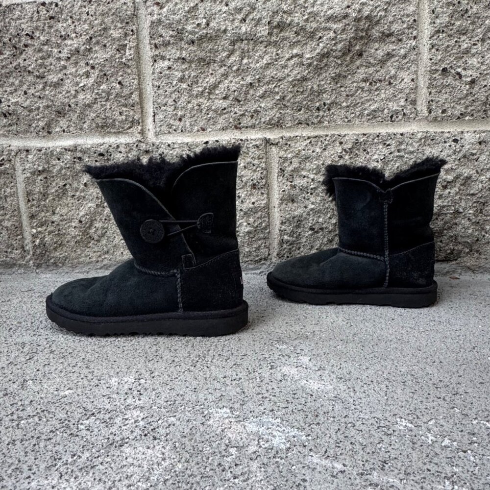UGG AUSTRALIA Bailey Button II Boots Girls 12 Black Shearling Toddler Girl Boot - Picture 2 of 10